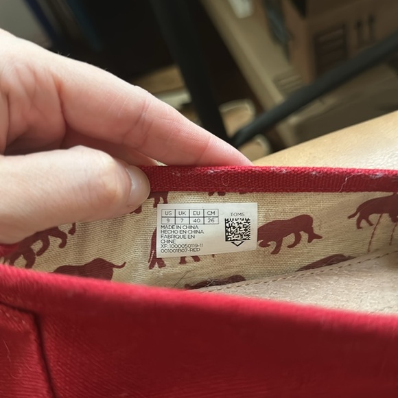 Women’s red TOMS - Picture 5 of 6